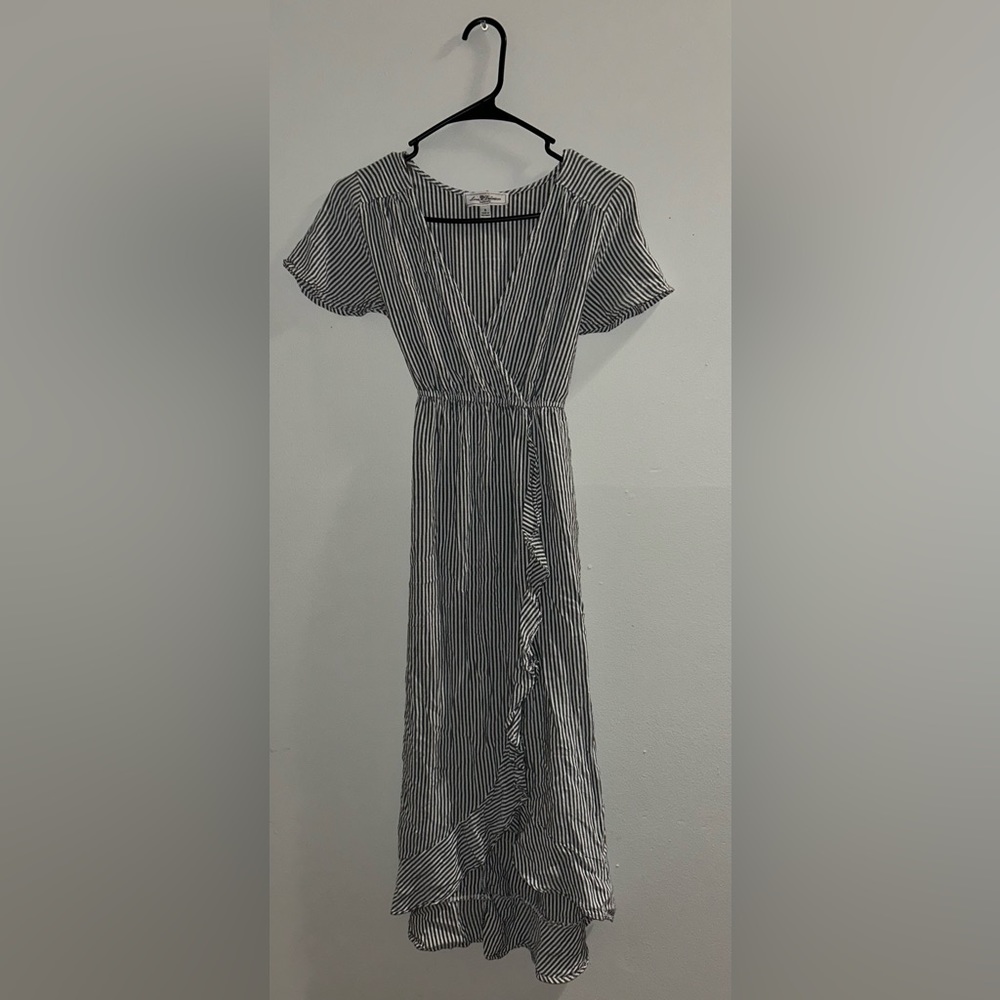 Adorable maternity striped dress!